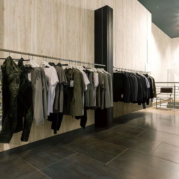 Wallpaper with a wooden look from Honpo