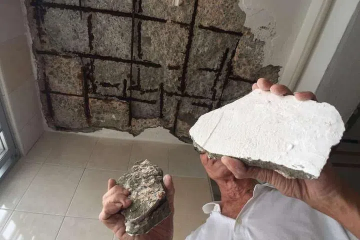 Pieces of kitchen ceiling in a Marine Terrace rental flat crashed to the floor on Monday morning (Feb 7) as Madam Chen was making her way to the toilet.