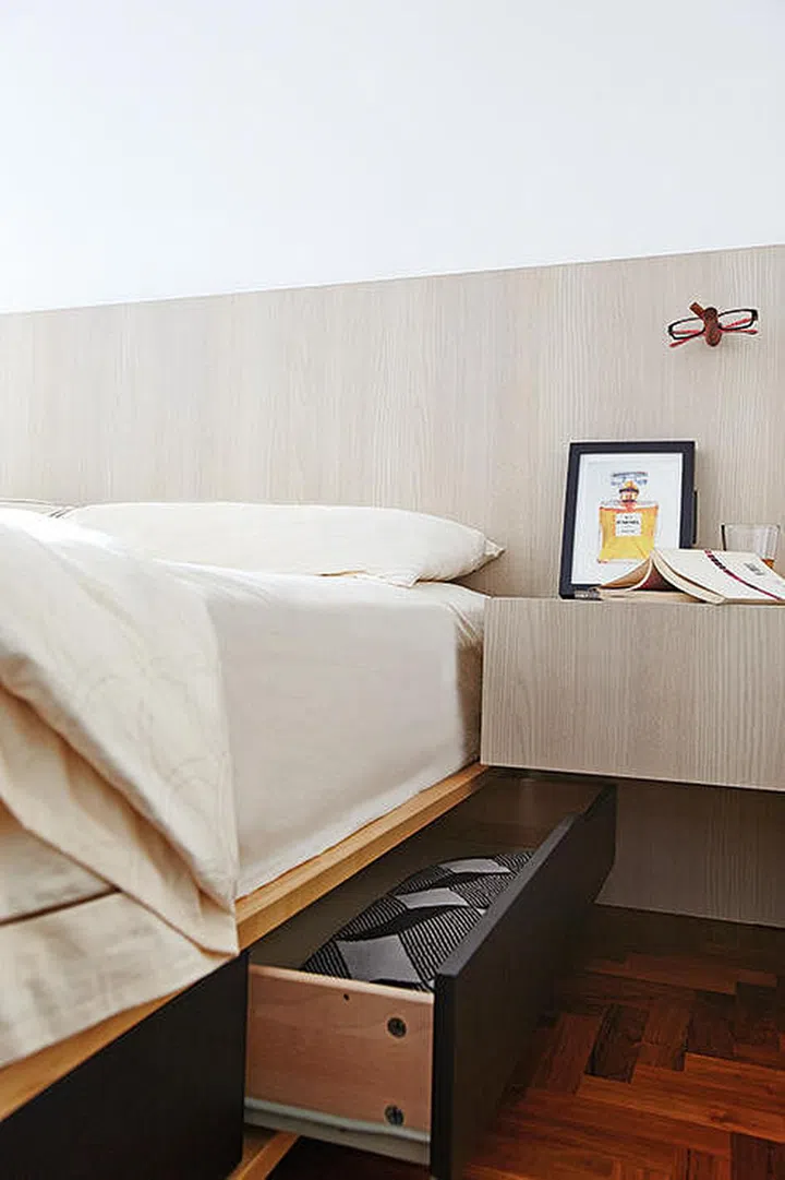 The homeowner developed simple yet effective storage solutions for the master bedroom, such as the drawers incorporated into the design of the bed.