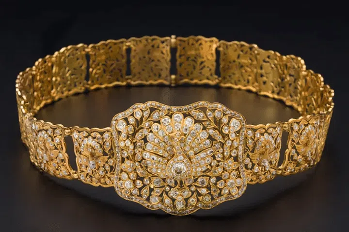 Peacock belt. Gift of Edmond Chin. Photo: Courtesy of Asian Civilisations Museum