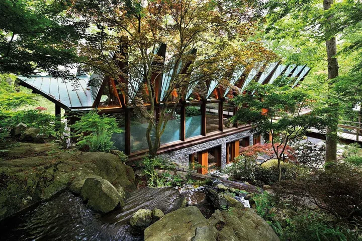 Project: Beckoning Path
Architect:  Barlis Wedlick Architects
Location:  Armonk, NY.