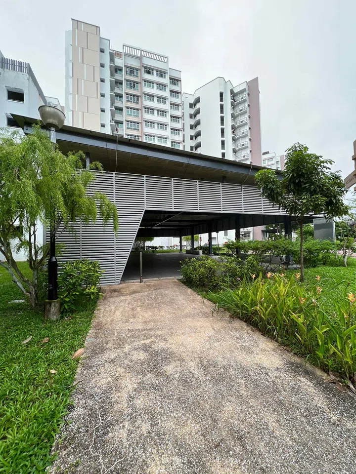 Walking view of the communal public Pavilion within the Pasir Ris Costa Ris HDB estate. Photo by Jyn Teo