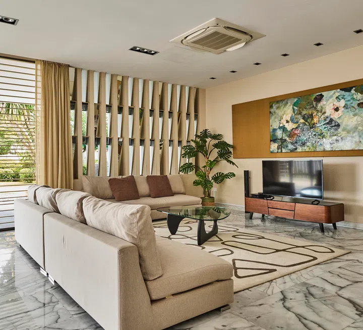 This semi-detached house was last renovated 20 years ago.