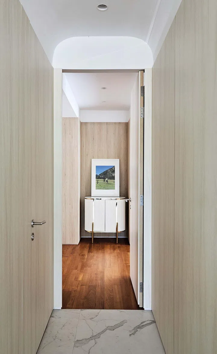 Doors concealed
into the walls
complement
the clean design
language.