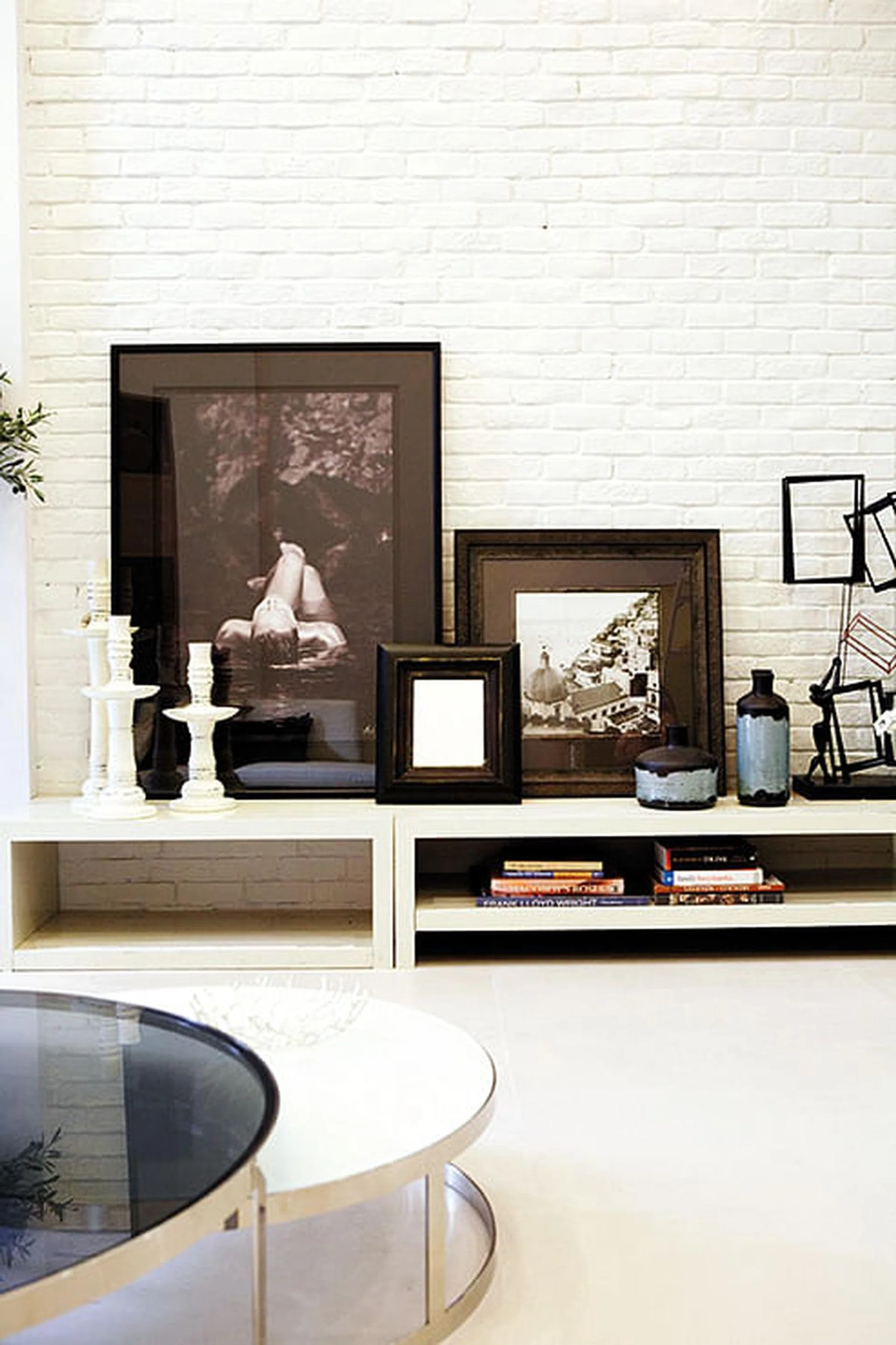 The real room setting in the former AF Home showroom depicts a good mix of modern eclectic and classical styles.