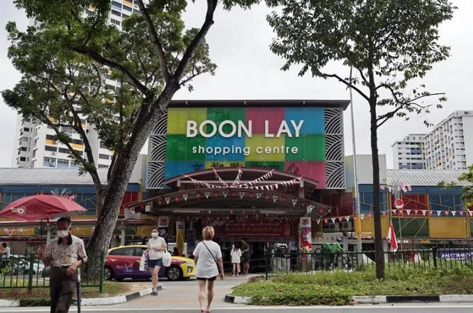 Low-covered linkways connecting residents from the hawker centre to Boon Lay shopping centre will be built.