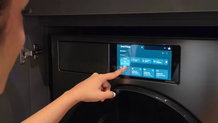 Samsung Bespoke AI Laundry Appliances can be monitored remotely via SmartThings.