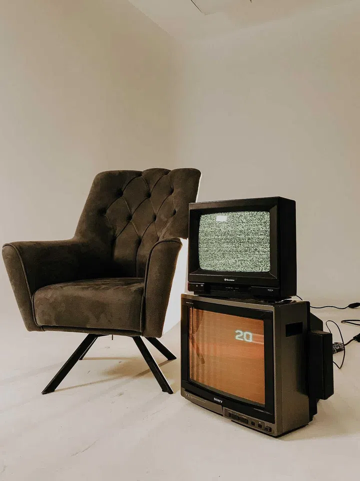 10 Cheap Furniture Shop Singapore: Online, thrift shops, warehouse sales (Photo Pexels Karem Kaplan)