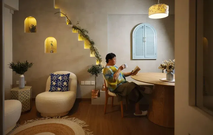 Retiree Ivy Lim chose a Mediterranean theme for her 2-room flexi HDB flat in Pasir Ris, with design elements such as a mock staircase and arches.