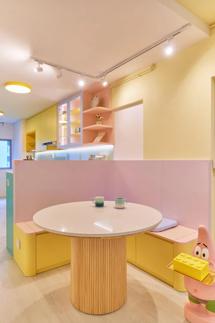 Motivated to renovate her home after years of watching one of her favourite shows, House Hunters, the American-style dining nook is this homeowner’s favourite space.