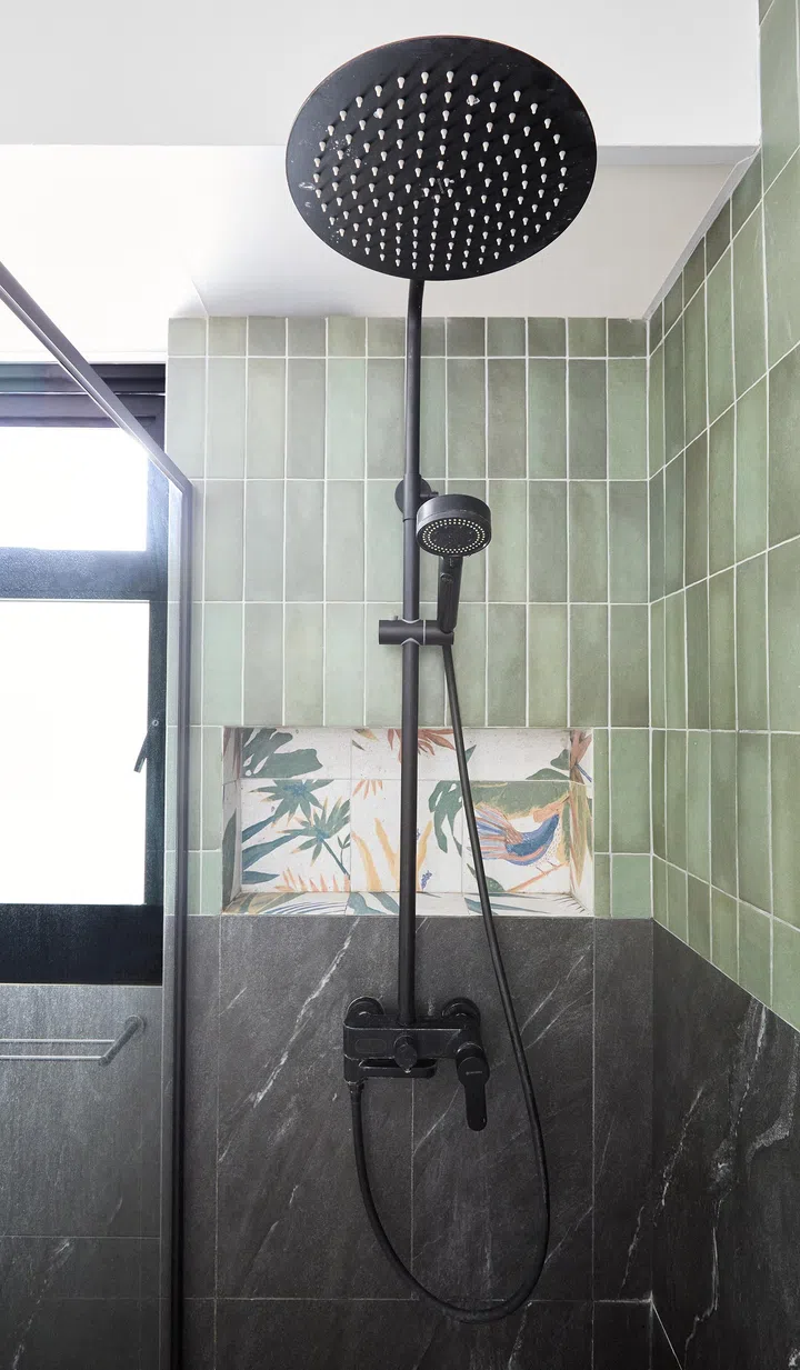 The master bathroom.