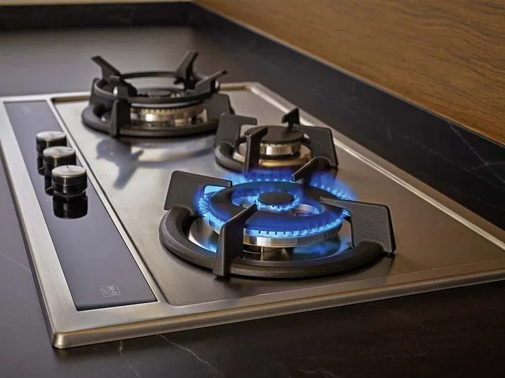 Kuche smart gas hob in City Energy's showroom in Plaza Singapura