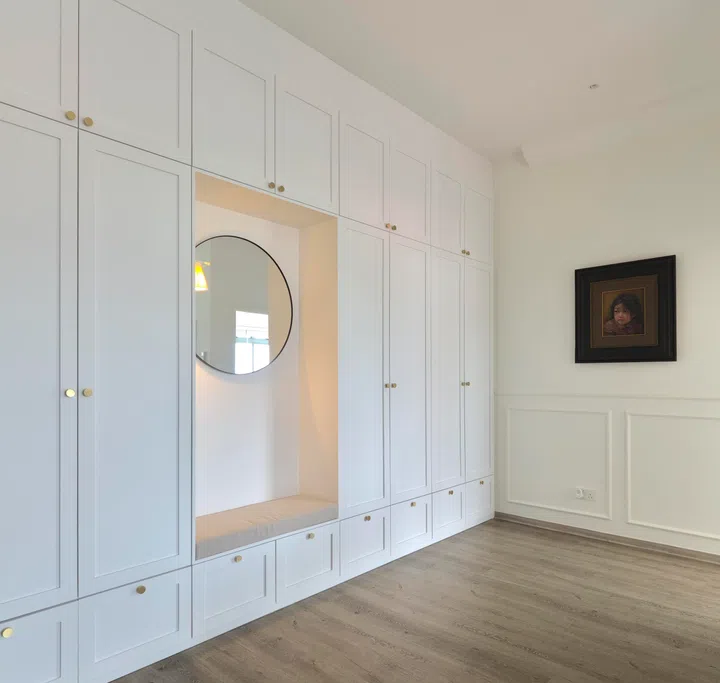 The grand foyer hints at what to expect from this Hamptons-inspired abode. 