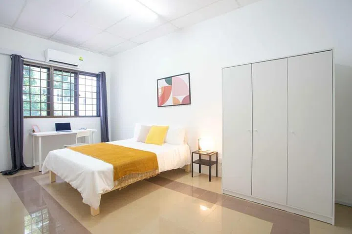 Cove Co-Living single bedroom along River valley Road with a shared bathroom