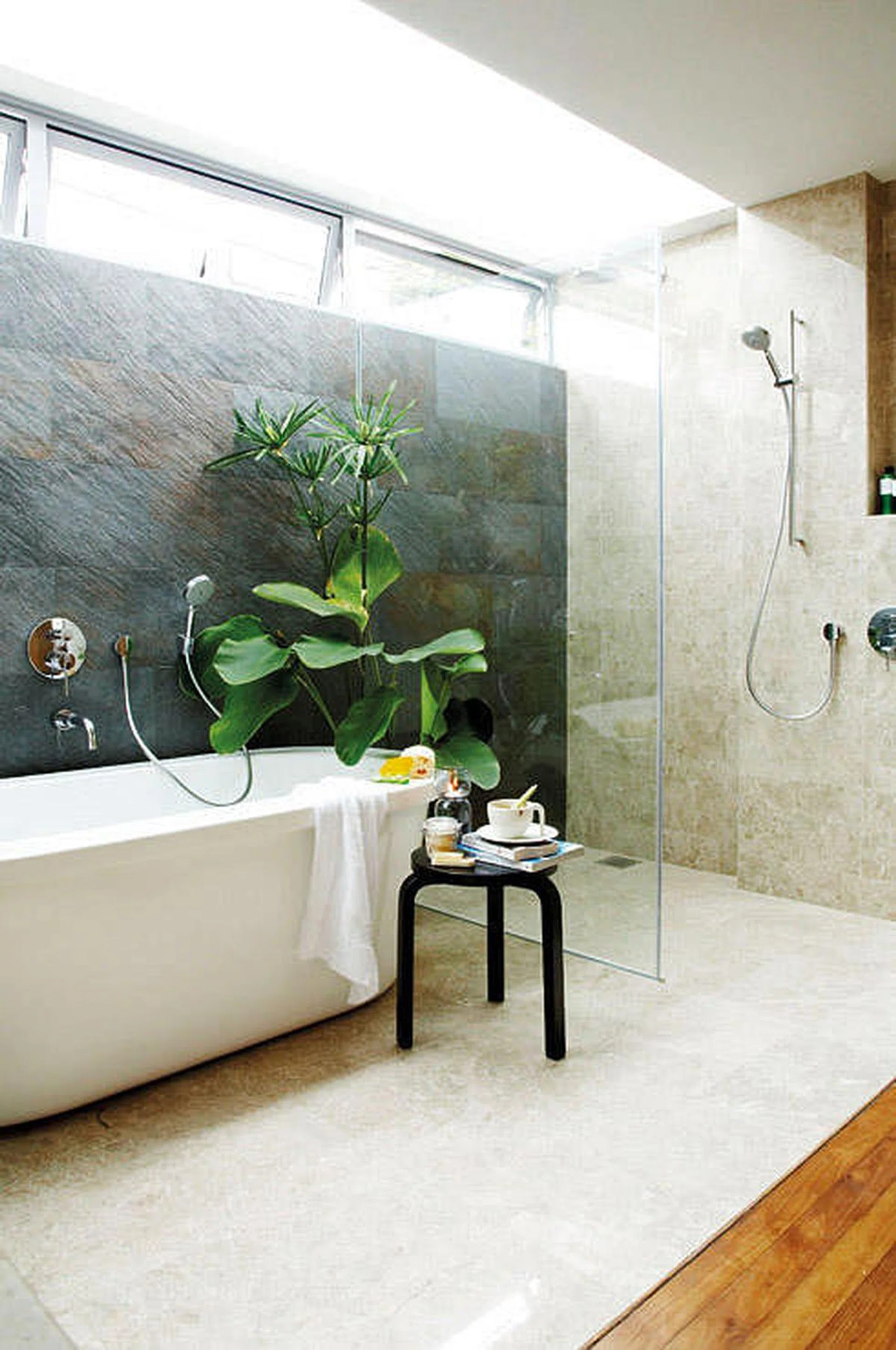 76894-resort_bathroom_md