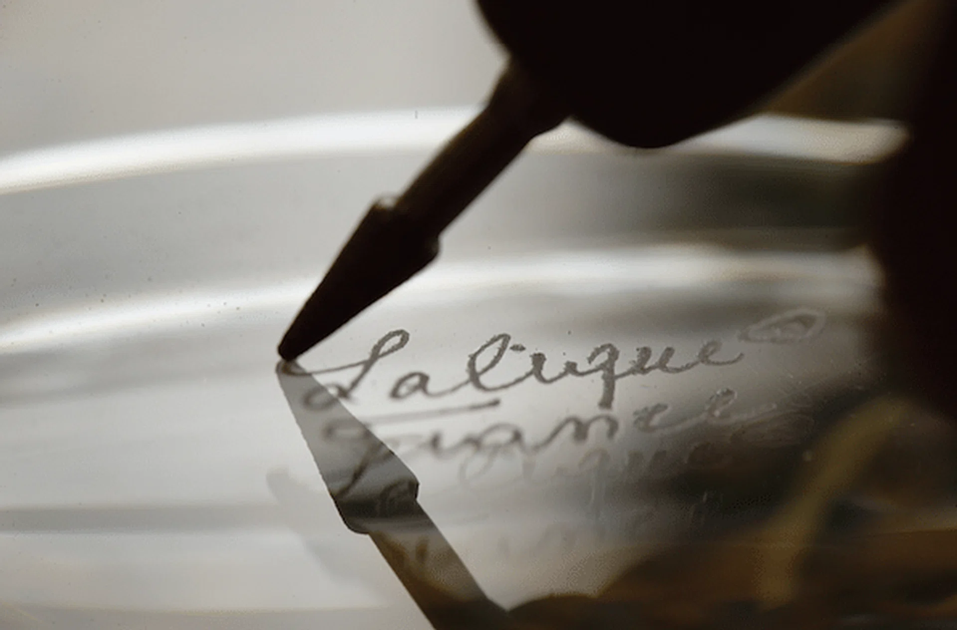 history and profile of lalique the crystalware brand from france