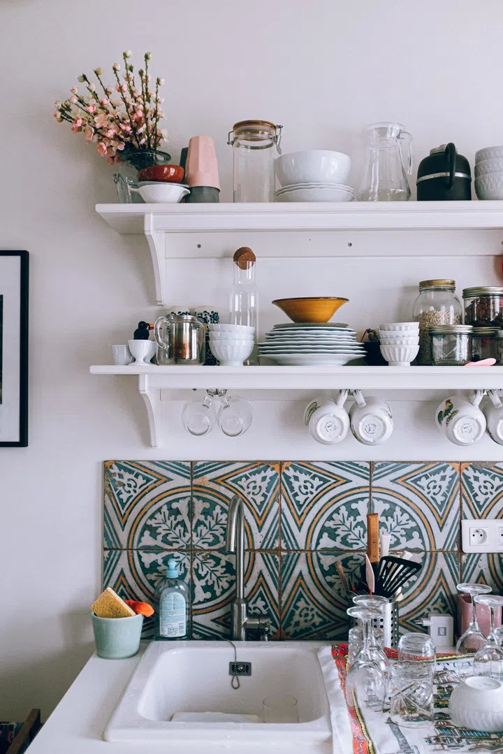 Kitchen countertop with patterned tile backsplash
