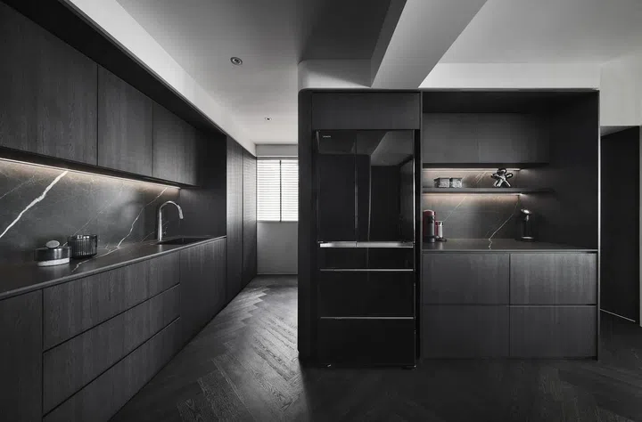A galley style kitchen in this all-black 4-room Punggol HDB.