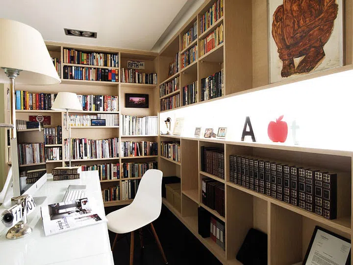 A specially created wall-to-wall ledge creates the illusion of floating shelves.