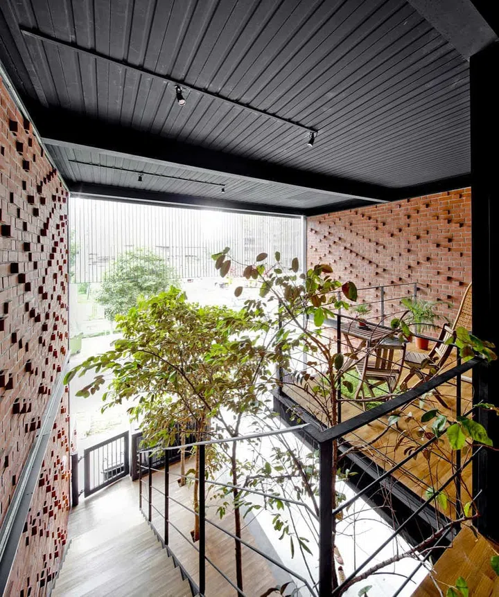 The brick walls on two sides of the house also add a textural look and visual interest to the space.