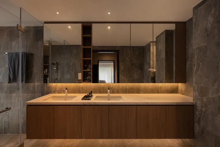 One of four en suite bathrooms.