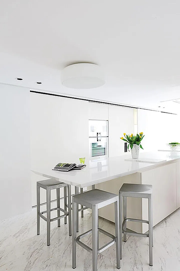 The Silestone kitchen counter doubles as a breakfast area sized to fit four bar stools on one end.