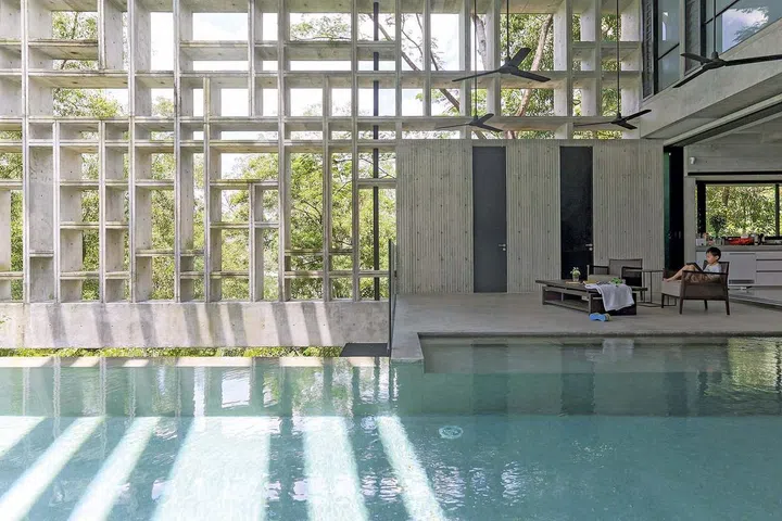 The ingenious design ensures that the family can enjoy the house even during the hottest part of the day and heavy rain in the Chempenai House, Kuala Lumpur.