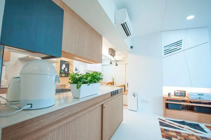 The kitchen cabinet contains lots of storage to keep cables of appliances hidden