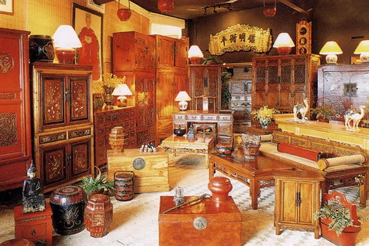 Art Trend Heritage second hand furniture shop was located at 17 Binjai Park.