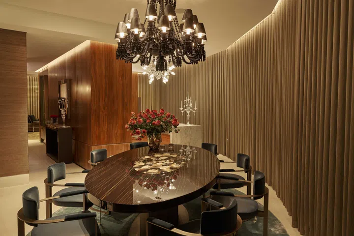 The most striking of all is the Baccarat black crystal chandelier by Philippe Starck, which lends an air of decadence to the space, especially when paired with the classical style of the furnishings.