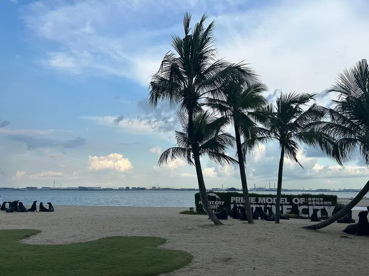 Beach at residents' doorstep over here at the Forest City JB. Photo Isabel Lim