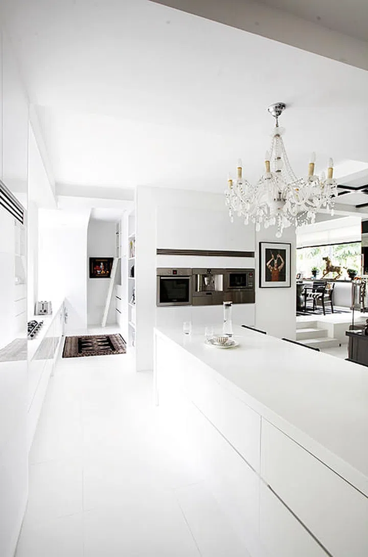 This kitchen doesn’t follow the traditional linear or triangular workflow, but it’s still user-friendly due to the spacious island worktop and super-convenient pantry.