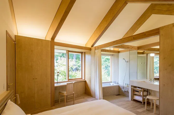 Shishi-Iwa House Karuizawa bedroom interior view