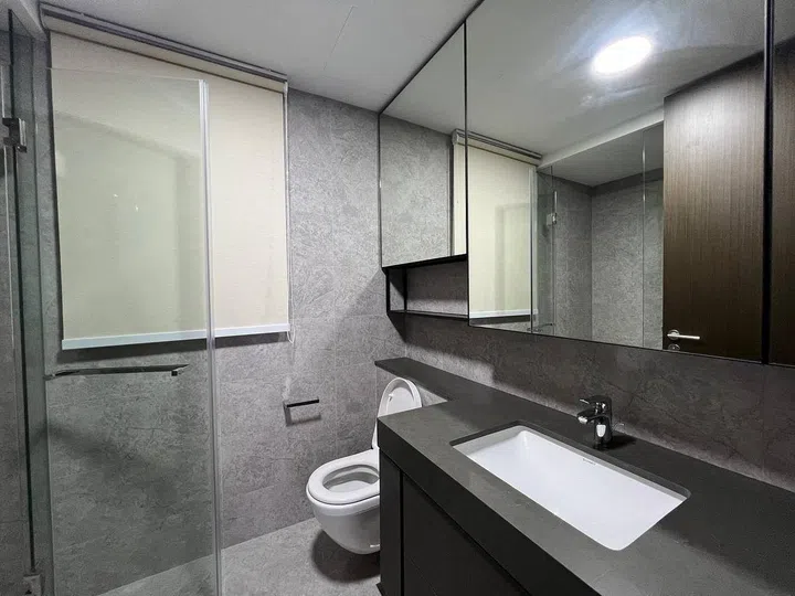 Common bathroom at Avenue South Residence