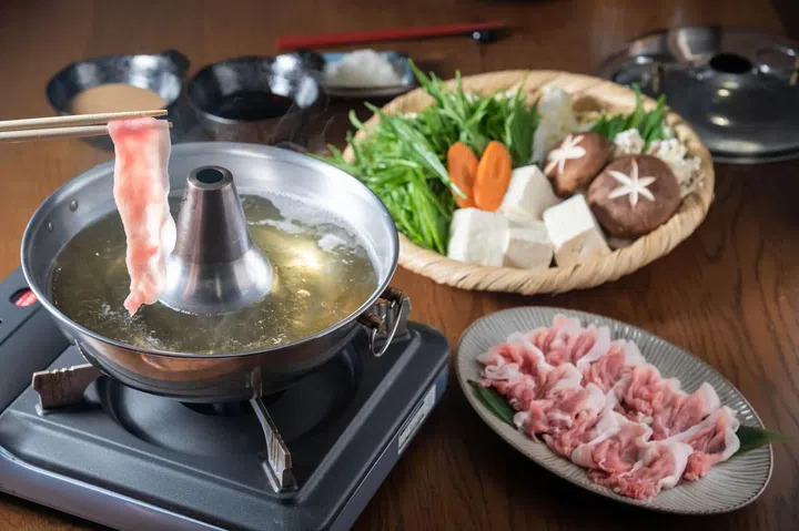 japanese pork shabu shabu, hot pot and steamboat with side dishes. Photo 123RF