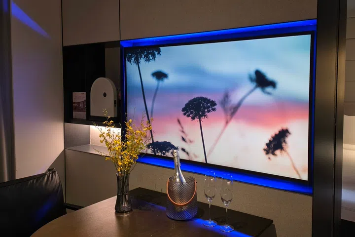 Guests at Fraser Residences River Promenade can experience Samsung-powered smart rooms – from room and lighting settings to supporting everyday chores.