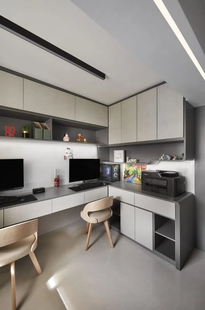 Home office in a 1,303 sq ft Tampines 5-room HDB.