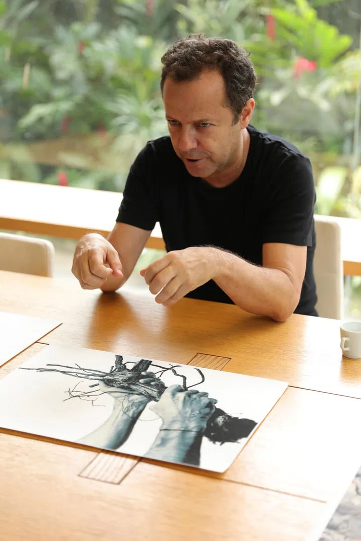 Brazilian artist Vik Muniz