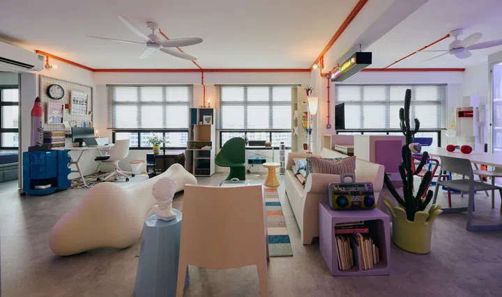 The colours are eye-catching but not cluttered, offering a soothing visual delight.