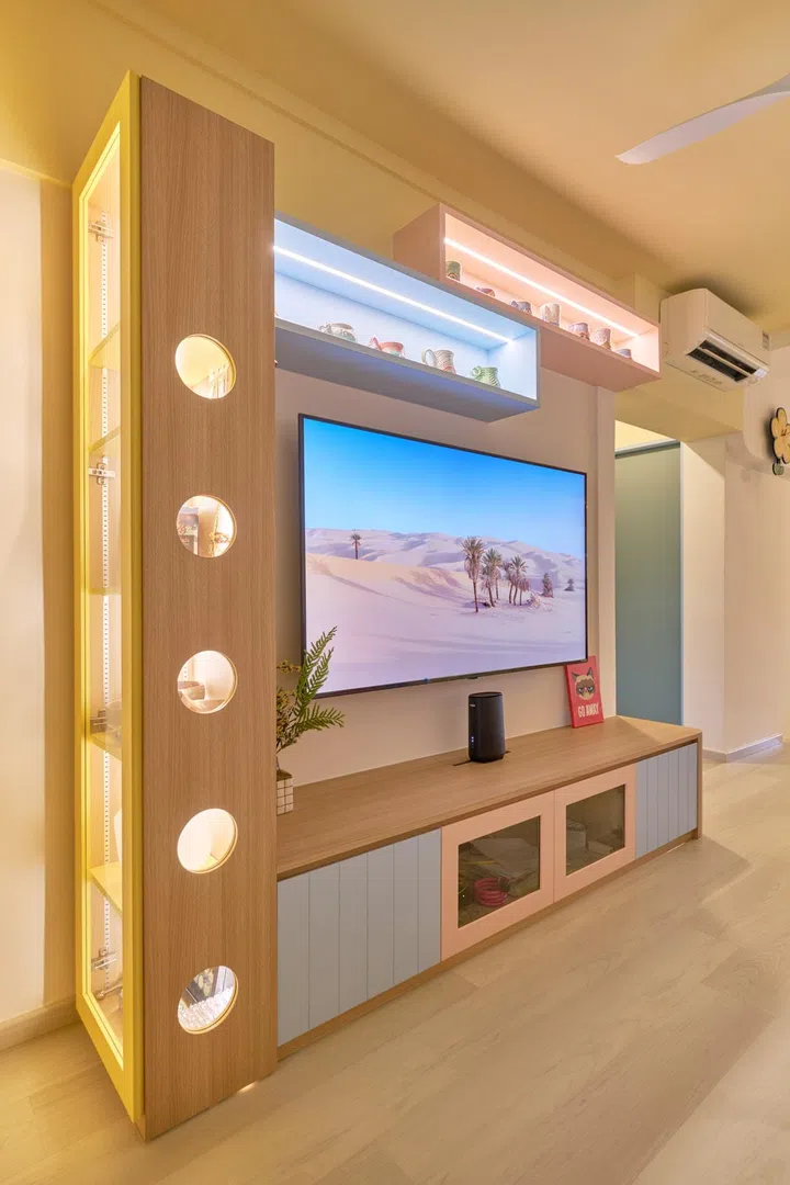 Qi Xuan cleverly utilises lighting throughout the apartment to further enhance the colours, as well as create colour blocking. Priscilla specifically wanted cooler and brighter lights for her apartment. Qi Xuan brought in more colours through colour LEDs.