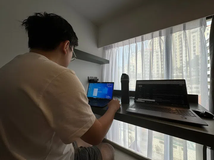 Every room in Coliwoo River Valley 268 comes with a dedicated workstation that fits 2.