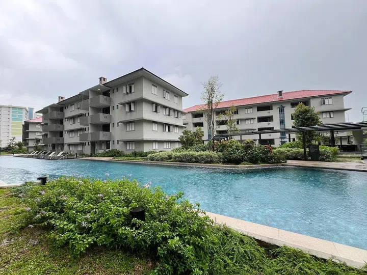 Avenue South Residence heritage blocks with a pool view