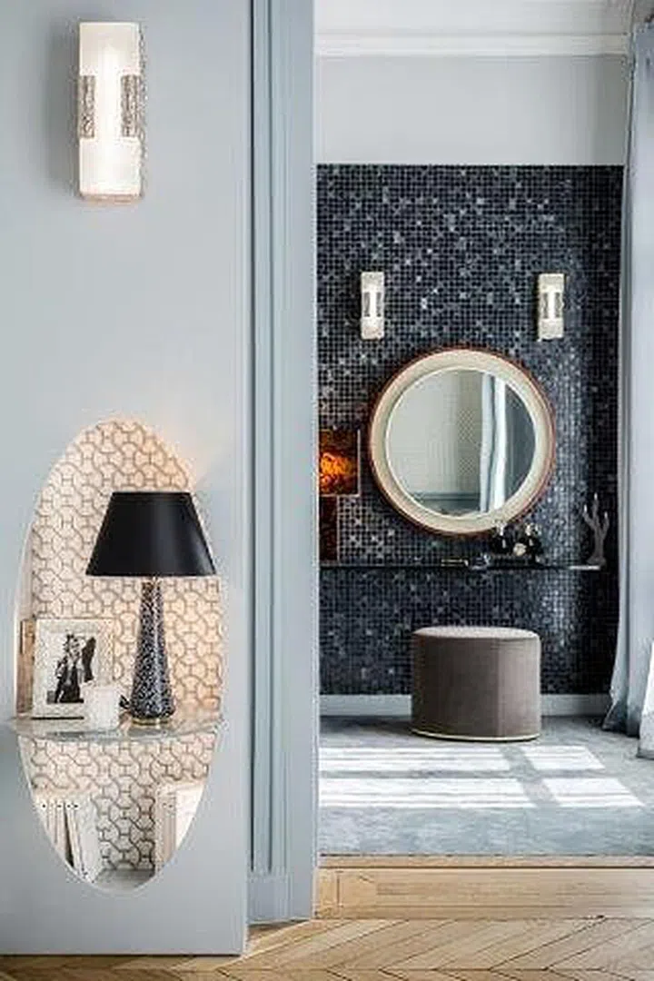 Its made-to-measure dressing room is fitted out in Boffi wardrobe systems, and has an eye-catching black Bisazza O.P mosaic feature wall.