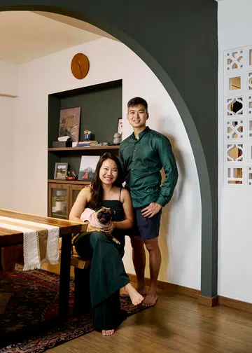 A Singaporean teacher and aviation firefighter couple in their early 30s, and their two pugs, Brie and Chip lives in this 5-room BTO (1,216 sq ft), interiors designed by Etherall.