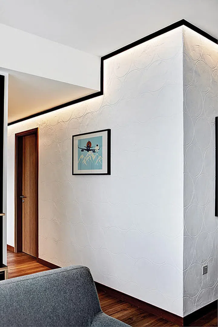 While the vinyl flooring lends a cosy feel, industrial elements such as the black electrical track on the wall impart a raw edge, with both styles balanced perfectly.