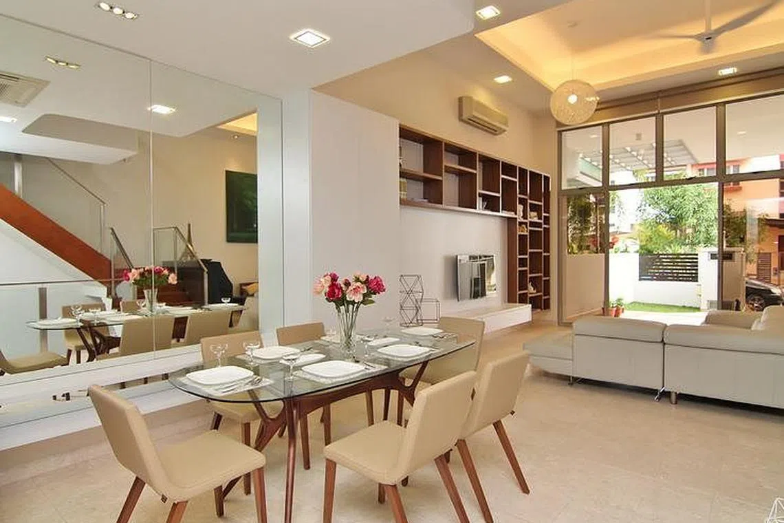 House Tour: Design tricks that help to brighten and visually enlarge a ...