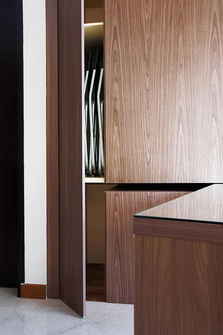 A spare slot for folding chairs allows more flexibility in entertaining guests in this tiny home.