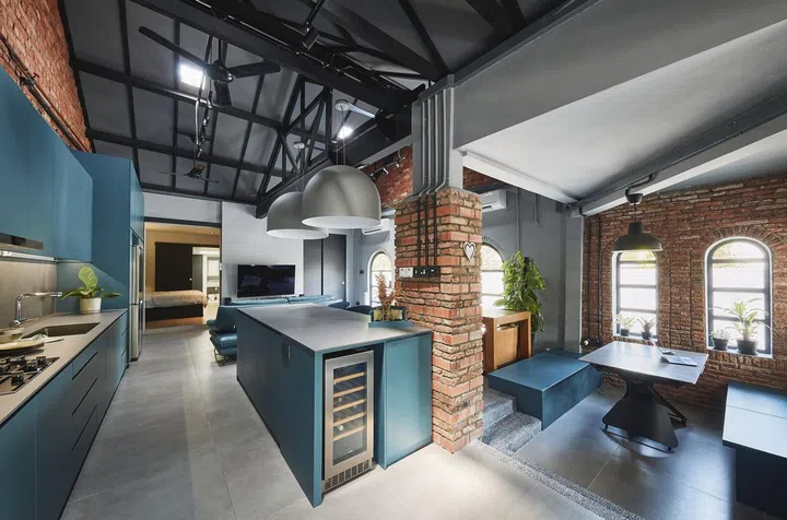 To accommodate their large family, ample seating was provisioned for in this 1,189 sq ft single-storey corner terrace house in Siglap.