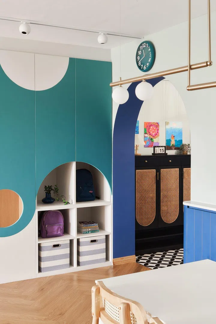 A storage area for the kids is built at the appropriate height so that they can reach for their things and grow their independence in this 1,592 sq ft HDB executive apartment in Queenstown.