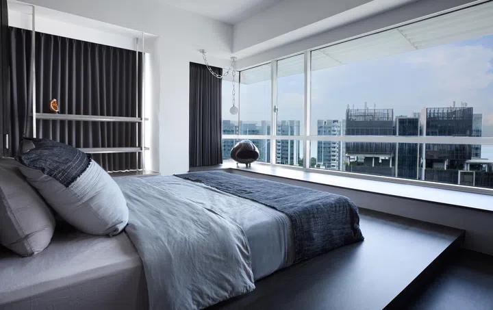 An L-shaped bay window offers breathtaking views of the Amber neighbourhood.